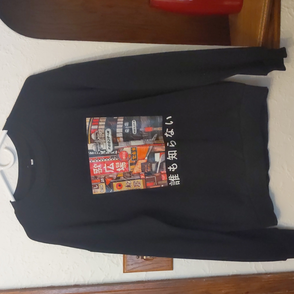 Black medium sweatshirt